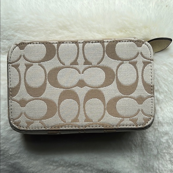 COACH Signature Daisy Poppy Floral Jewelry Case - Picture 3 of 8